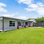 Holiday home 3 Bedroom Fully Renovated Away From *