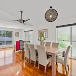 Bright 3-Bed Home In Leafy Annerley