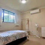 Walk To Market Square And Garden City! Macgregor