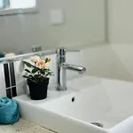 14C Breeze Ensuite Room In Coopers Plains