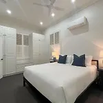 4Bdr Queenslander With Pool Near Manly Esplanade