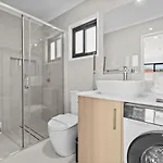 Studio Walk To Westfield Best For Solo Traveler