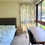 Walk To Market Square And Garden City! Macgregor