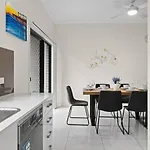 Prime Spot 3-Bed Walk To Bus Drive Anywhere Fast