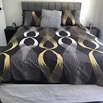 3 Bedroom Fully Renovated Away From * Brisbane