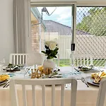 Serene 4Br Family Retreat - Near Shops & Highways