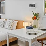 Studio Walk To Westfield Best For Solo Traveler