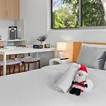 1Br Walk To Westfield Deal For Solo Stays