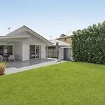 Spacious 4-Bed House With Secure Parking