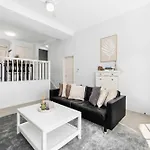 Pool & Tennis Court 3Br Bright Mt Gravatt Retreat