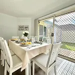 Serene 4Br Family Retreat - Near Shops & Highways