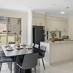 Spacious 4Br Family Home In Inala Quiet Street