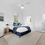 4 Bed Queenslander City Views Walk To Suncorp Deck + Parking