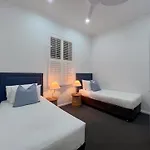 4Bdr Queenslander With Pool Near Manly Esplanade