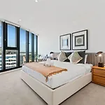 Modern Skyline 3br With Pool Gym And Tub Holiday home *