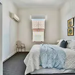 Elegant Ascot Retreat Three Bedroom *