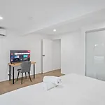 Self Contained Perfect For Solo Travelers Brisbane