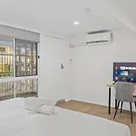 Self Contained Perfect For Solo Travelers Holiday home *