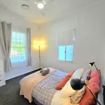 Beautiful 2 Story, 4 Bed House, Pool & City Views