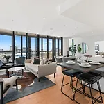 Modern Skyline 3br With Pool Gym And Tub *