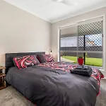 Holiday home 3 Bedroom Fully Renovated Away From