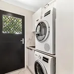 Holiday home 3 Bedroom Fully Renovated Away From