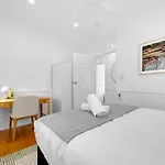 4 Bed Queenslander Views Walk To Suncorp Deck + Parking Holiday home *