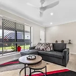Holiday home 3 Bedroom Fully Renovated Away From *
