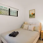 1em Abnb-style 5br, 2 Parking-patio, 5 Mins To Westfield *