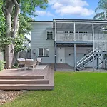 Strathendrick - Timeless Queenslander Haven Near Cbd