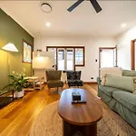 3Br Charming Queenslander Cottage Mins Drive To Brisbane Cbd And Gabba Stadium!