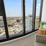 Holiday home Modern Skyline 3br With Pool Gym And Tub *