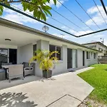 3 Bedroom Fully Renovated Away From * Brisbane