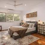 Villa 5br Pool - Bbq Retreat - Sleeps 11 Max - Ev Station