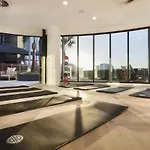 Holiday home Modern Skyline 3br With Pool Gym And Tub