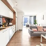 South Brisbane 1-Bed Apt With Spacious Balcony