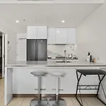 Stylish 2-Bed Apartment In Central South Brisbane