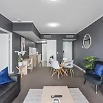 Bright 1-Bed Retreat In Charlotte Towers