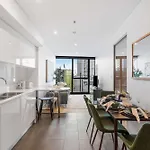 Brisbane Skytower Central Apartment