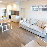 Modern City Pad, 1-Min To Showgrounds