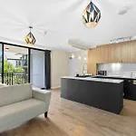 Modern Tropical 1Br Oasis In Spring Hill