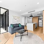 Designer Woolloongabba Retreat Near The Gabba