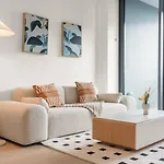 Queens Wharf Apt - Level 42 With River & City View