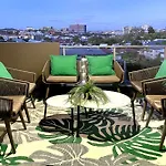 Spring Hill 2Br, 2Ba Retreat Sleeps 6 - Walk To Brisbane Cbd With Pool, Free Parking, Balcony, Views, Fast Wi-Fi & Gym