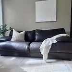 U5-Traditional Qld Unit With Backyard-Fresh-Quiet Leafy Centre-Newac Smarttv