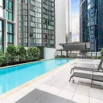 Central 2-Bed Apartment With River Views