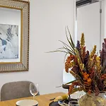 Gabba Retreat - Rooftop Pool & Stunning City View