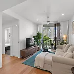 Spacious Inner-City Apartment With Pool