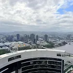 Luxury 3-Bedroom Stay With City And River View