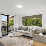Spacious New Farm Stay With Balcony And Secure Parking